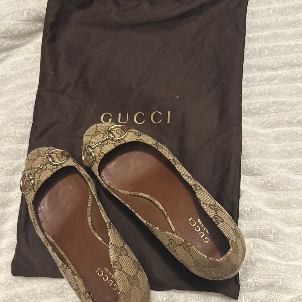 Gucci wedges brown height 3 inches tall.